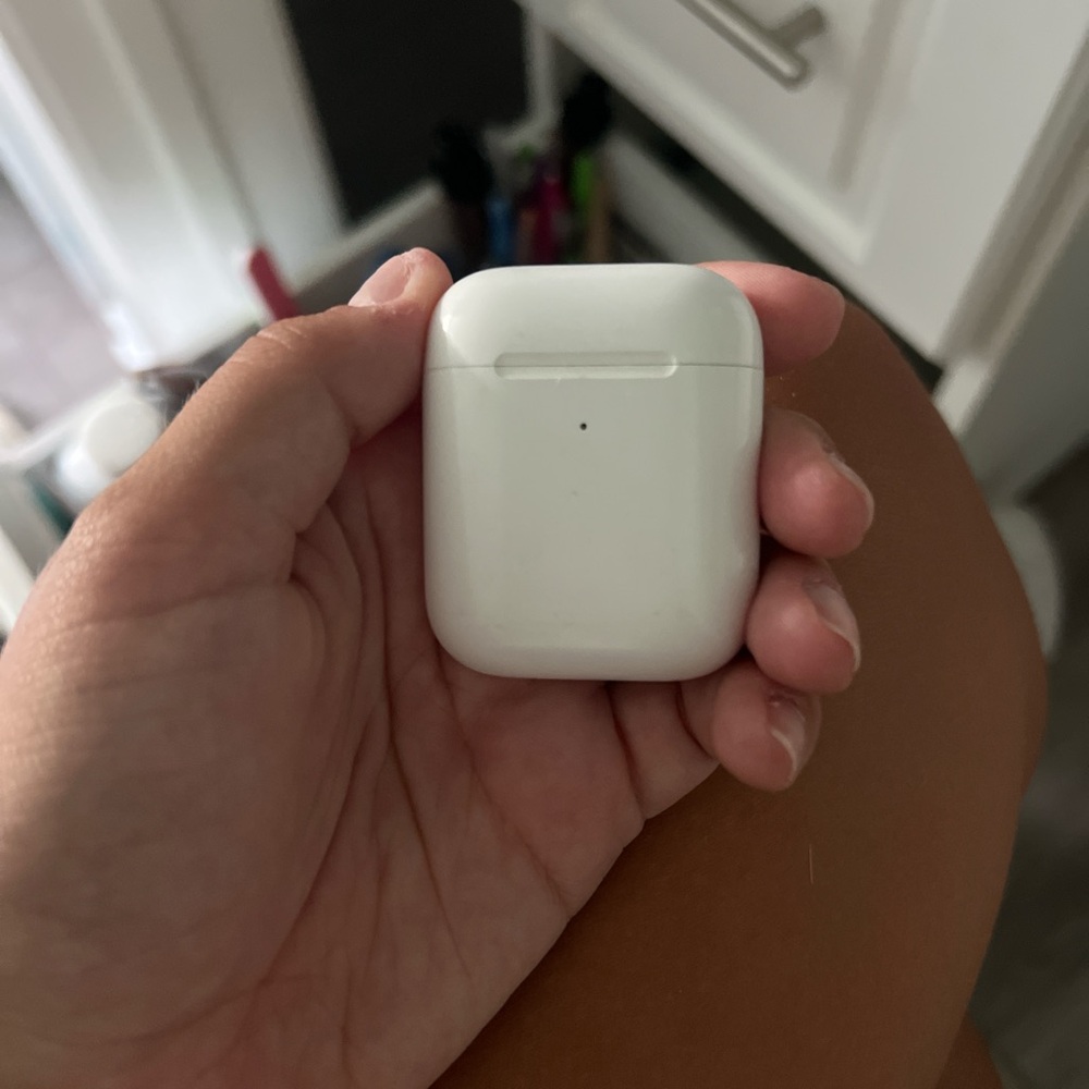 White Wireless Earbuds Charging Case